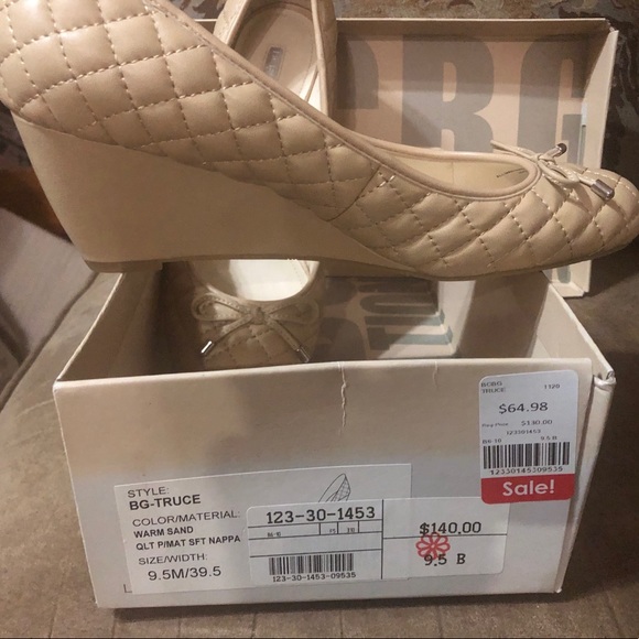 New in Box - 9.5 BCBG warm beige low heel wedge - Picture 3 of 5